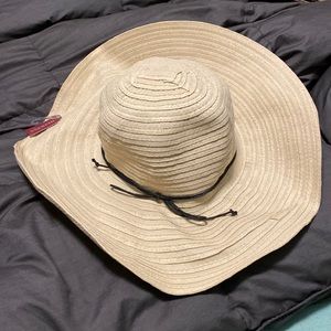 Floppy sun hat